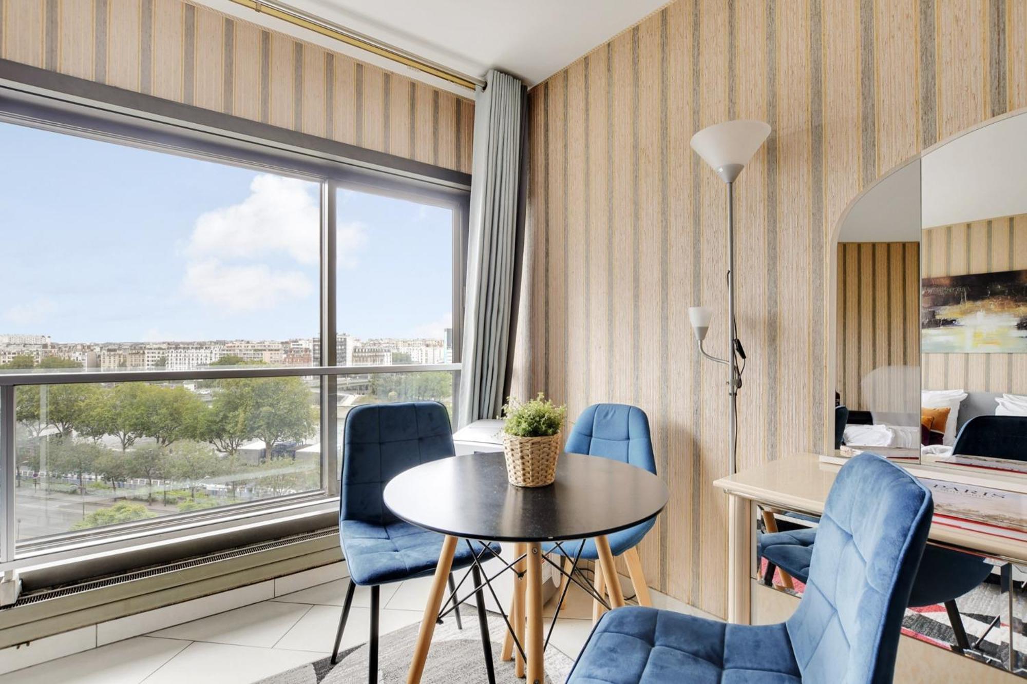 Seine And Eiffel, Ac Apartment